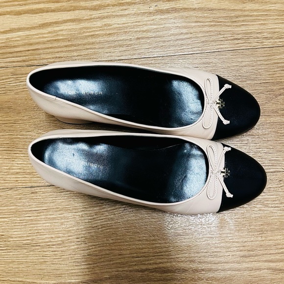 TORY BURCH Cap Toe Pump Shoes - Picture 4 of 15